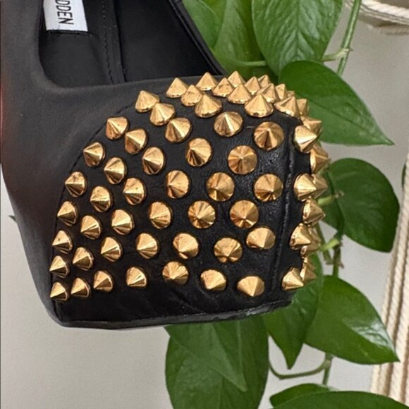 STEVE MADDEN leather platform pumps with gold spikes - Picture 8 of 11
